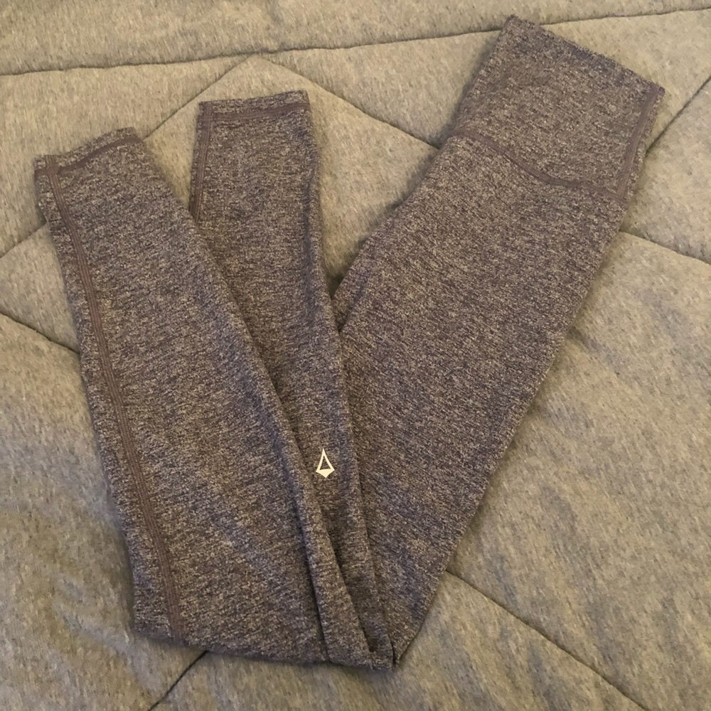 grey ivivva leggings-perfect condition